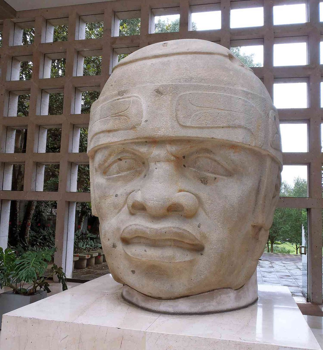 _africanhistory's tweet photo. 'The truth is, not only did Africans travel to America before Columbus, they also knew the Earth was round.

Prior to 1492, Europeans thought that the Earth was flat and that if one sailed to the West the ship would surely fall off the planet'

Antony Browder
From the Browder Files