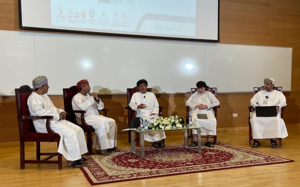 أوراق عمل وجلسات هادفة خلال افتتاح ملتقى الصحفيين بظفار والذي افتتحه سعادة الدكتور أحمد إحمد بن محسن الغساني رئيس بلدية ظفار ، واستعرض ورقته عن دور بلدية ظفار والمشاريع المنفذة وقيد التنفيذ بالمحافظة، وتطرق علي بن عيسى شماس الرئيس التنفيذي لنماء لخدمات ظفار عن دور الشركة بشكل عام