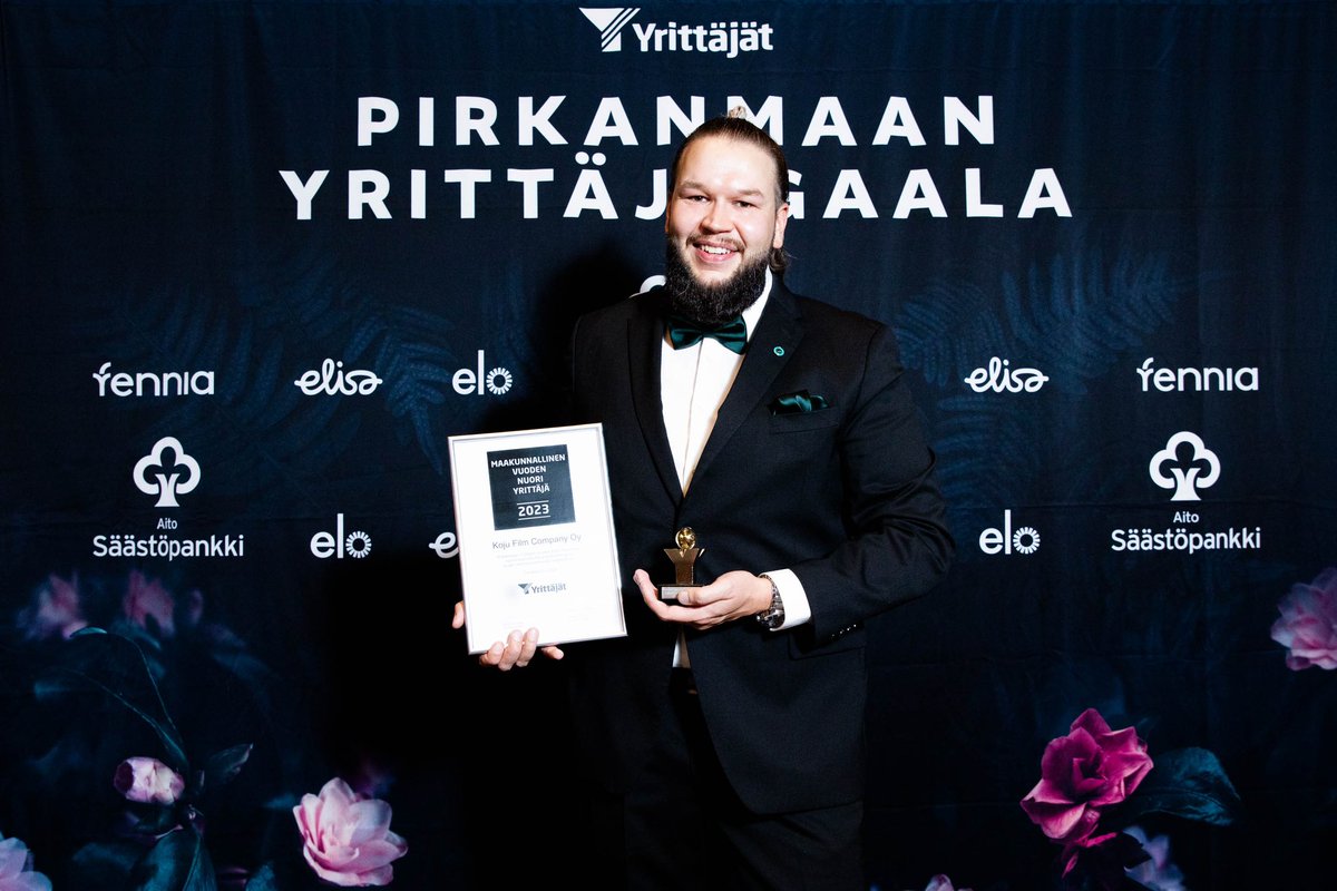 Olen Pirkanmaan vuoden nuori yrittäjä! 
KIITOS <a href="/PirkYrittajat/">Pirkanmaan Yrittäjät</a>, rakkaat asiakkaat ja tärkeät tiimiläiset.🖤🖤🖤

w/ <a href="/KojuFilmCompany/">Koju</a> 

#vuodennuoriyrittäjä #kojufilm 
#yrittäjät #pirkanmaanyrittäjät #pirkanmaannuoretyrittäjät 
#nuoretyrittäjät

<a href="/suomenyrittajat/">Suomen Yrittäjät</a>