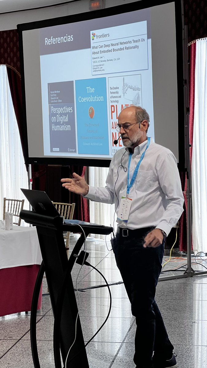 JornadaSistedes's tweet image. Gran keynote 🎉 por parte del profesor Edward A. Lee, nos ha permitido entender las similitudes y diferencias entre la toma de decisiones humana y la de las IA 🧐 #SISTEDES2023