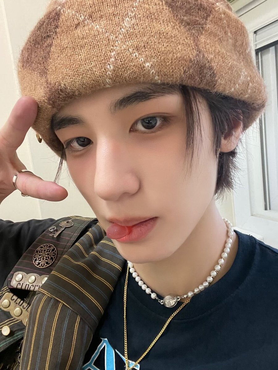 おげんきですか~~
こんにちは LEEHANです 日本の皆さんはお元気ですか？
「おげんきですか」という言葉は 久しぶりに会ったときに使う挨拶だと習いました📖📚🧐
2カ月前に行った日本ではたくさんの良いことがありました
今回のアルバム活動もたくさんの関心をお願いします
本当に頑張って準備しました