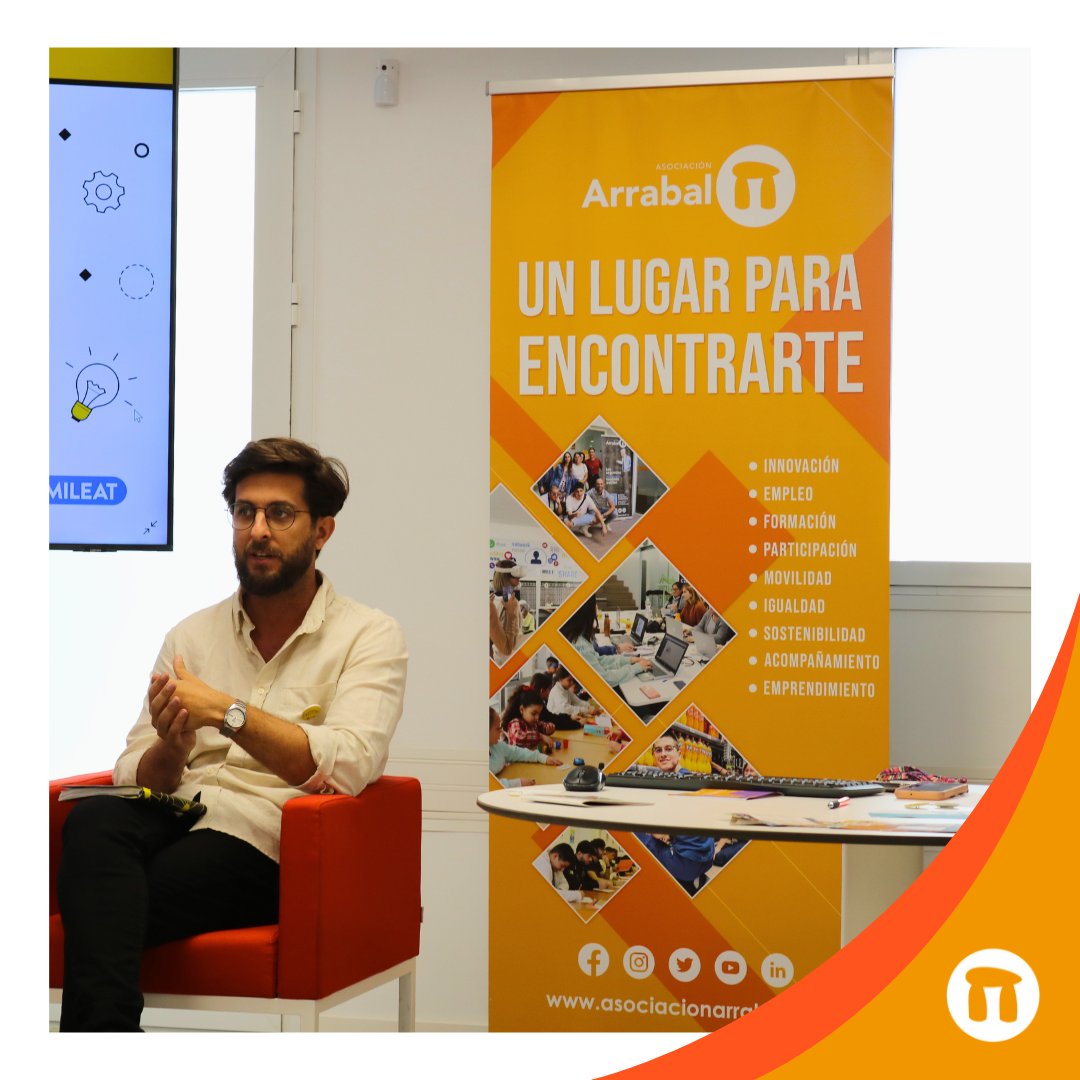 ArrabalAID's tweet photo. 💰💥En la segunda mesa redonda de la I Jornada de Impacto Social, @juliodemalaga de Arrabal-AID, @_sarasimon_ de @ybspain y Julio Segundo de @UCA_Emprende destacan la importancia de las relaciones entre las entidades sociales y emprendedores con los inversores. https://t.co/W8cNJhL967