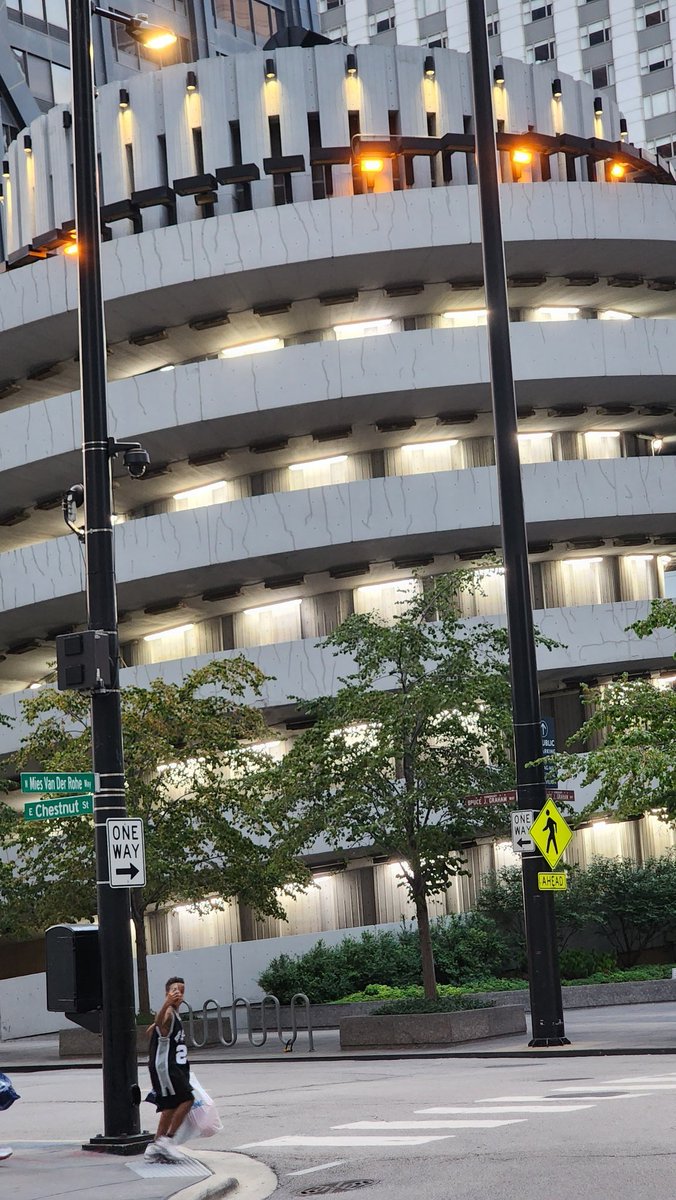 findjaylight's tweet photo. I really love Chicago architecture!! https://t.co/poQMBx0cve