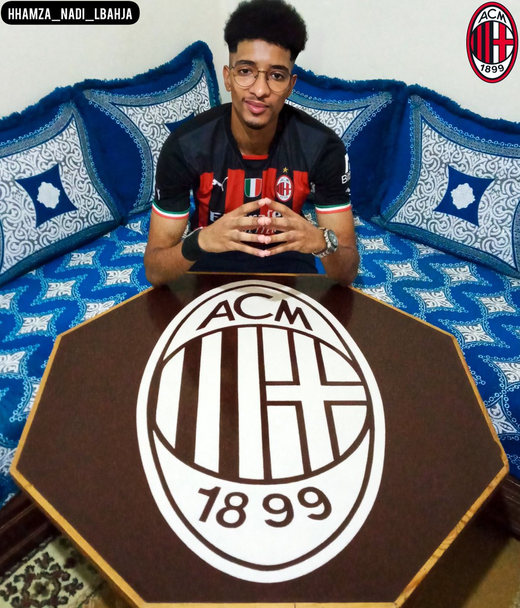 HamzaLbahja's tweet photo. Salt drawing of AC Milan logo ❤🤍🇮🇹 @acmilan @ChampionsLeague @433 https://t.co/ovPRcmtswT