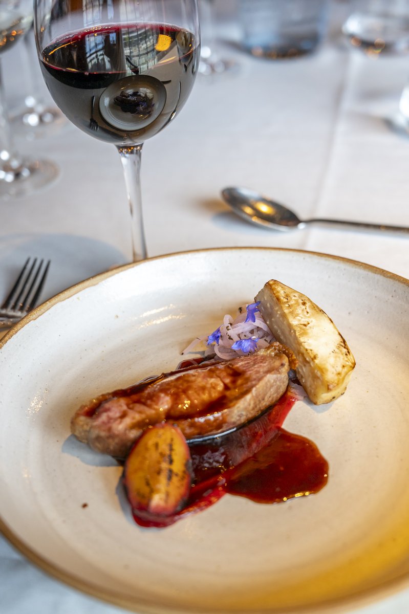 🥂 @JamesMartinMCR in @GNWManchester have extended their 10th Anniversary menu until 29th September! Five mouth-watering courses, with complimentary accompanying wines to really bring out those classic flavours, just £59 pp, only available Wed - Fri.