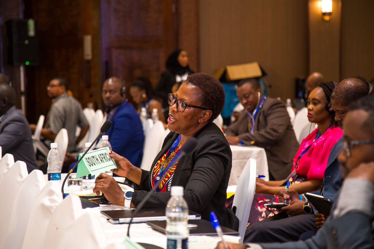 _AfricanUnion's tweet image. To accelerate economic integration, the African Union is implementing several projects on energy &amp;amp; infrastructure development through #PIDA to expand road networks, harbours &amp;amp; ports, air transport, railways, water ways, energy and fibre optic.
Learn more- au.int/en/newsevents/…