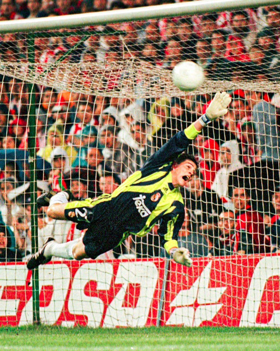 Real Madrid C.F. (@realmadrid) on Twitter photo 🔙🌟 Se cumplen 24 años del debut de <a href="/IkerCasillas/">Iker Casillas</a> como madridista!
#RealFootball 🔙🌟 Se cumplen 24 años del debut de <a href="/IkerCasillas/">Iker Casillas</a> como madridista!
#RealFootball