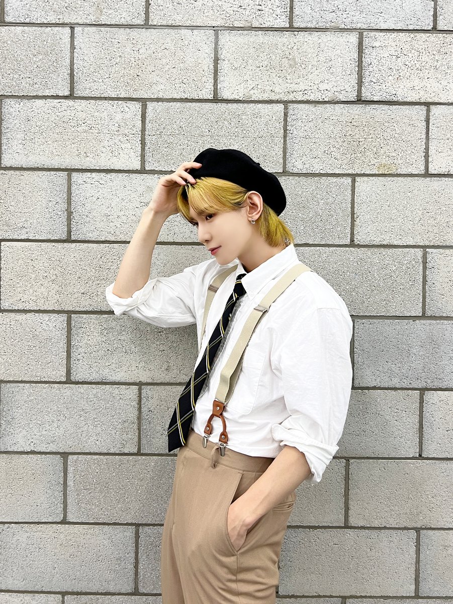 ATEEZofficial's tweet photo. [📷] SBS MTV '더쇼' 여상 MC Behind Photo
⠀
가을과 함께 다시 돌아온 화요요정 여상이🤎
빈티지 감성 가득한 가을룩도
찰떡같이 소화한 대장강쥐🍂
⠀
#ATEEZ #에이티즈 #YEOSANG #여상 https://t.co/RRcNfBeF4D