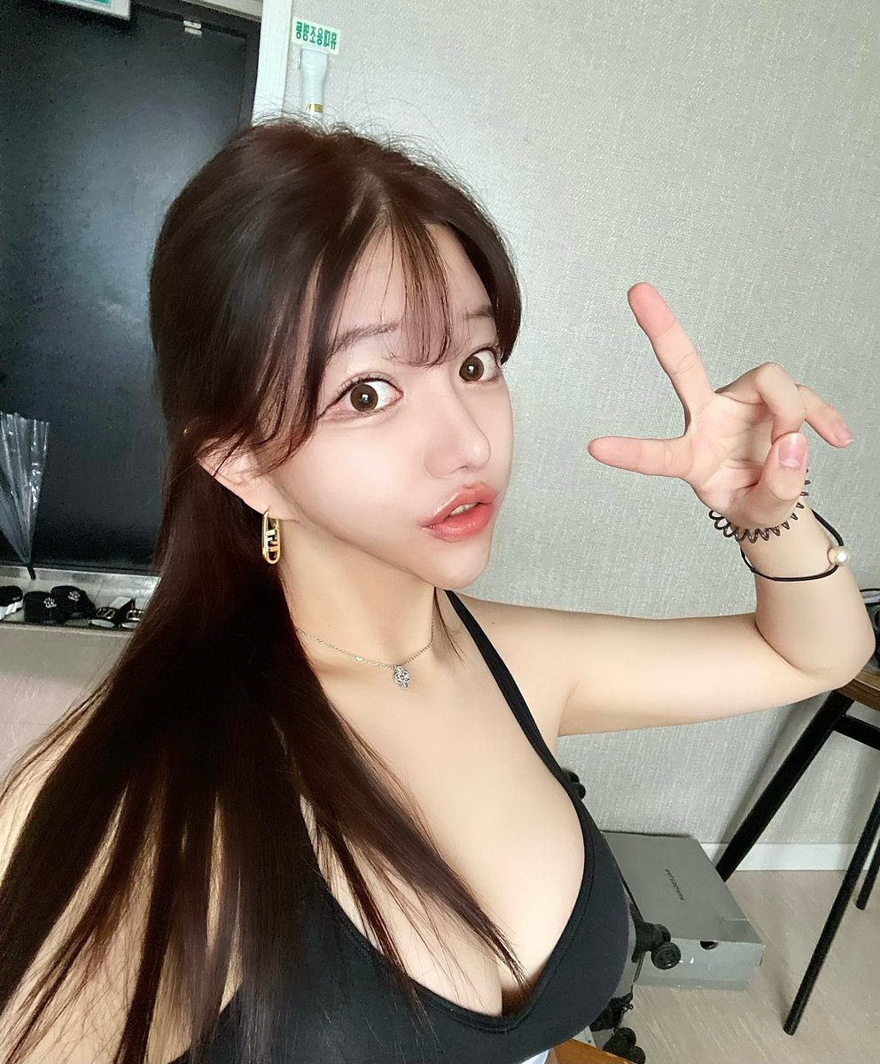 1ovesaering's tweet photo. 수원역 심심해욤 ㅇㅅㅇ💜

#트랜스젠더 #트젠 #쉬멜 #쉬메일 #ladyboy #레이디보이 #일탈 #젠더만남 #쉬멜만남 #TG #shemale #수원 #수원역 #조건 #오프 #이태원 #강남 #CD #시디 #섹트 https://t.co/lQiHyoLtP2