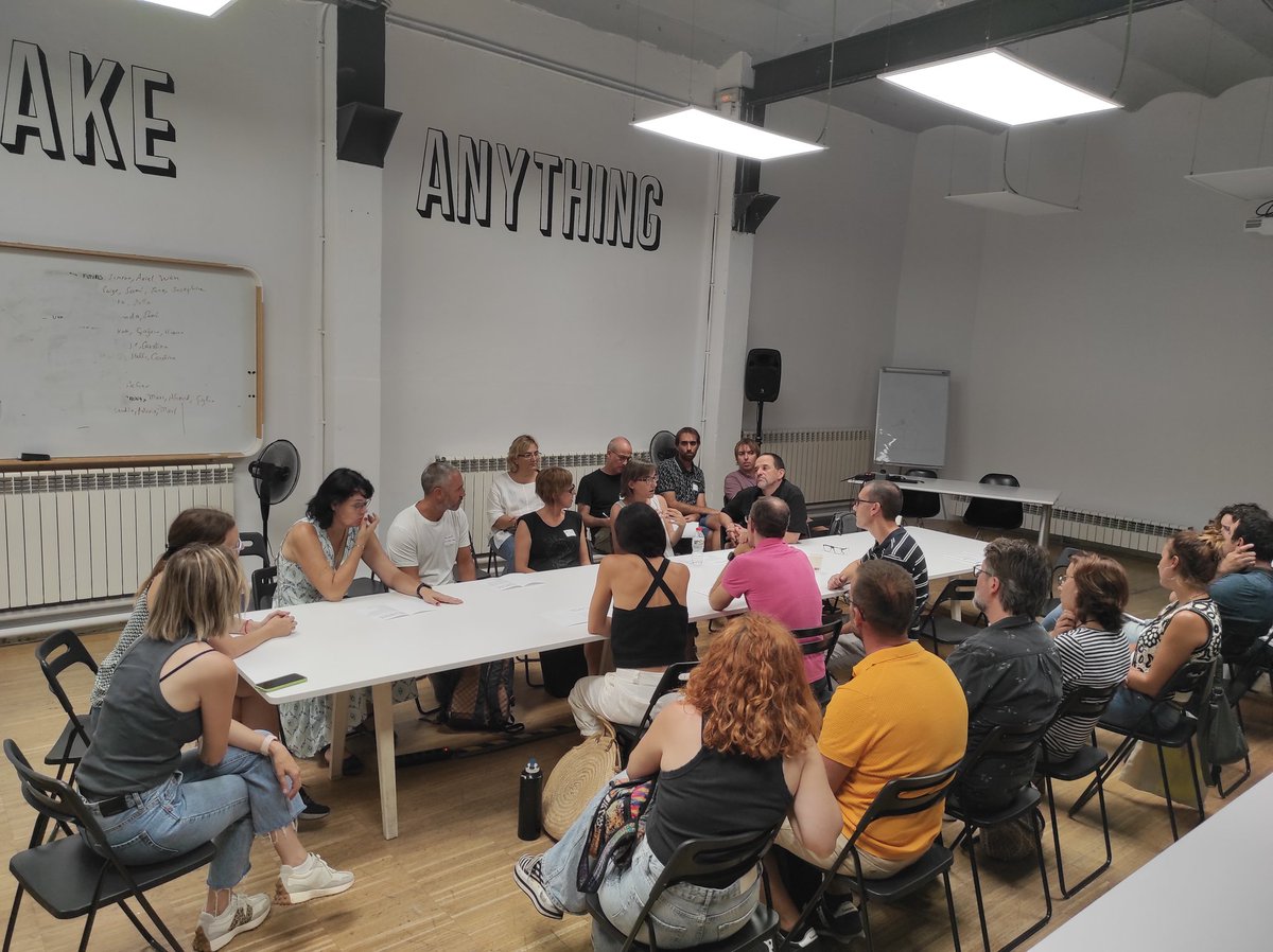 cesirecat's tweet image. Iniciem la xarxa Faig. Acte de llançament amb els centres de l&apos;itinerari 1 al @fablabbcn. Una jornada on ha estat present el FER-PENSAR-COMUNICAR-SENTIR @JoanCuevas