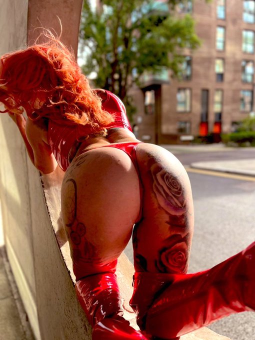 So then. I&rsquo;m planning on doing an onlyfans live every night with a different girl or guy whilst in Portugal<a href="/tag/nopants"class="tags"><span>#nopants</span></a>