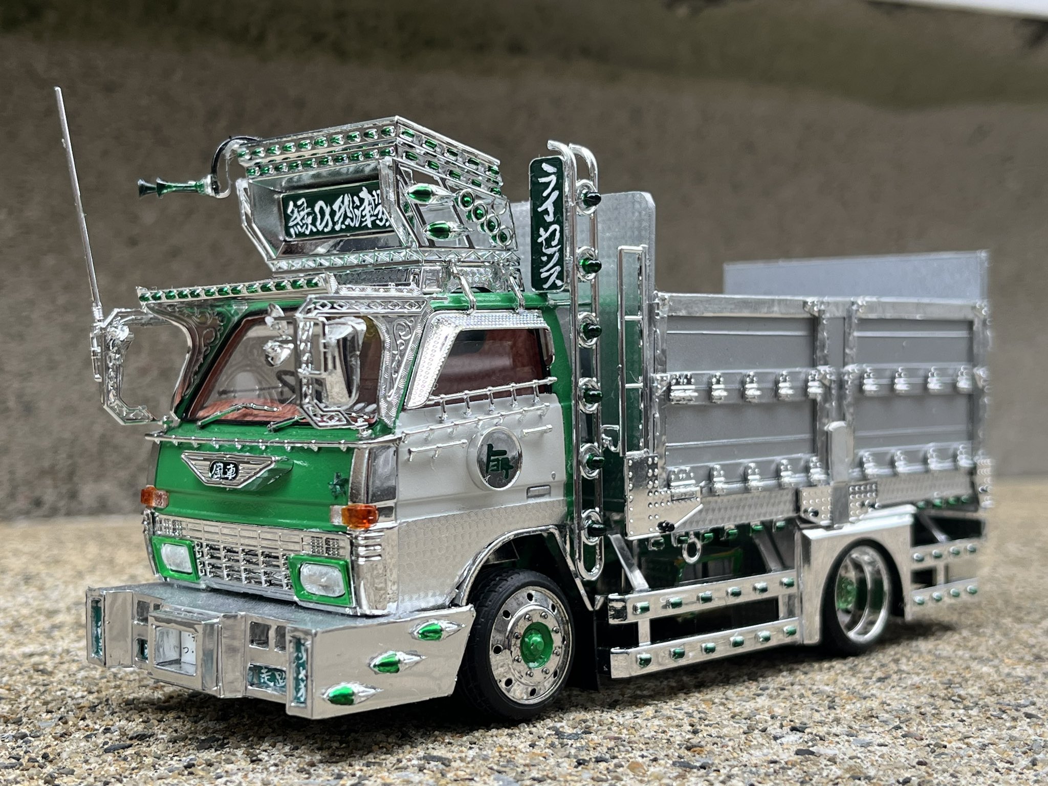 キラキラ花火ストロボ24v12vどちらもok！4個セットまとめて割旧車デコトラレ 花火ストロボ24v12vどちらもok4個セットまとめて割デコトラ大黒