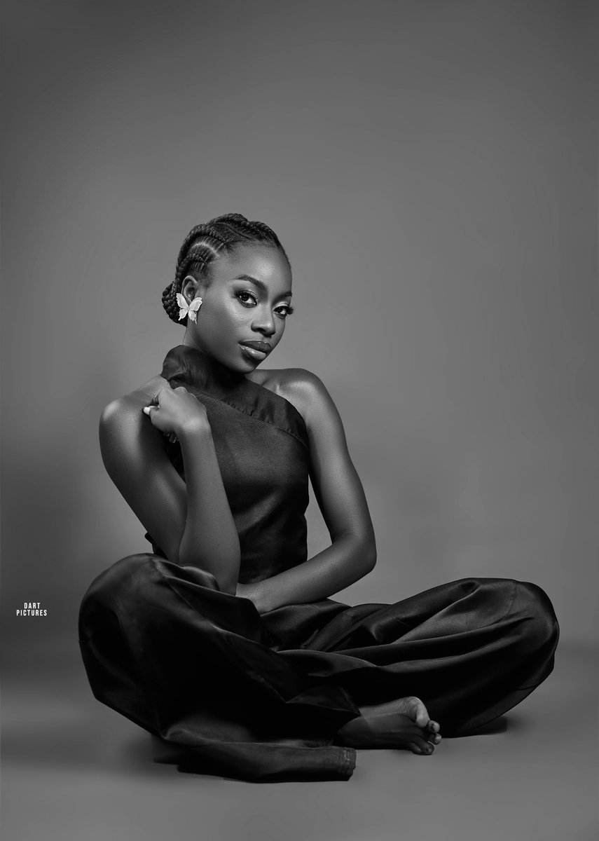 YommyAyilara's tweet photo. “Amidst the ringing in your ears and the tears streaming down your face, you heard some clamouring, a slight argument of some sorts but what you also heard the loudest was the boys' laughter – loud and mocking – daring you to do something if you had the gut… https://t.co/yeze4O3i0M
