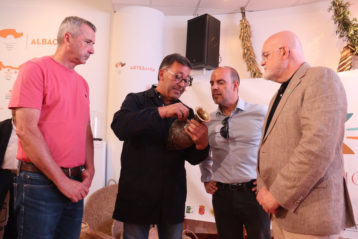 standjccmAB's tweet photo. El @gobjccm  aprobó siete Bienes de Interés Cultural (#BIC) en la provincia de Albacete en las dos últimas Legislaturas. Presentación Artesanía del Bronce de Riópar. https://t.co/tk06HfsADe https://t.co/OePQsmVye2