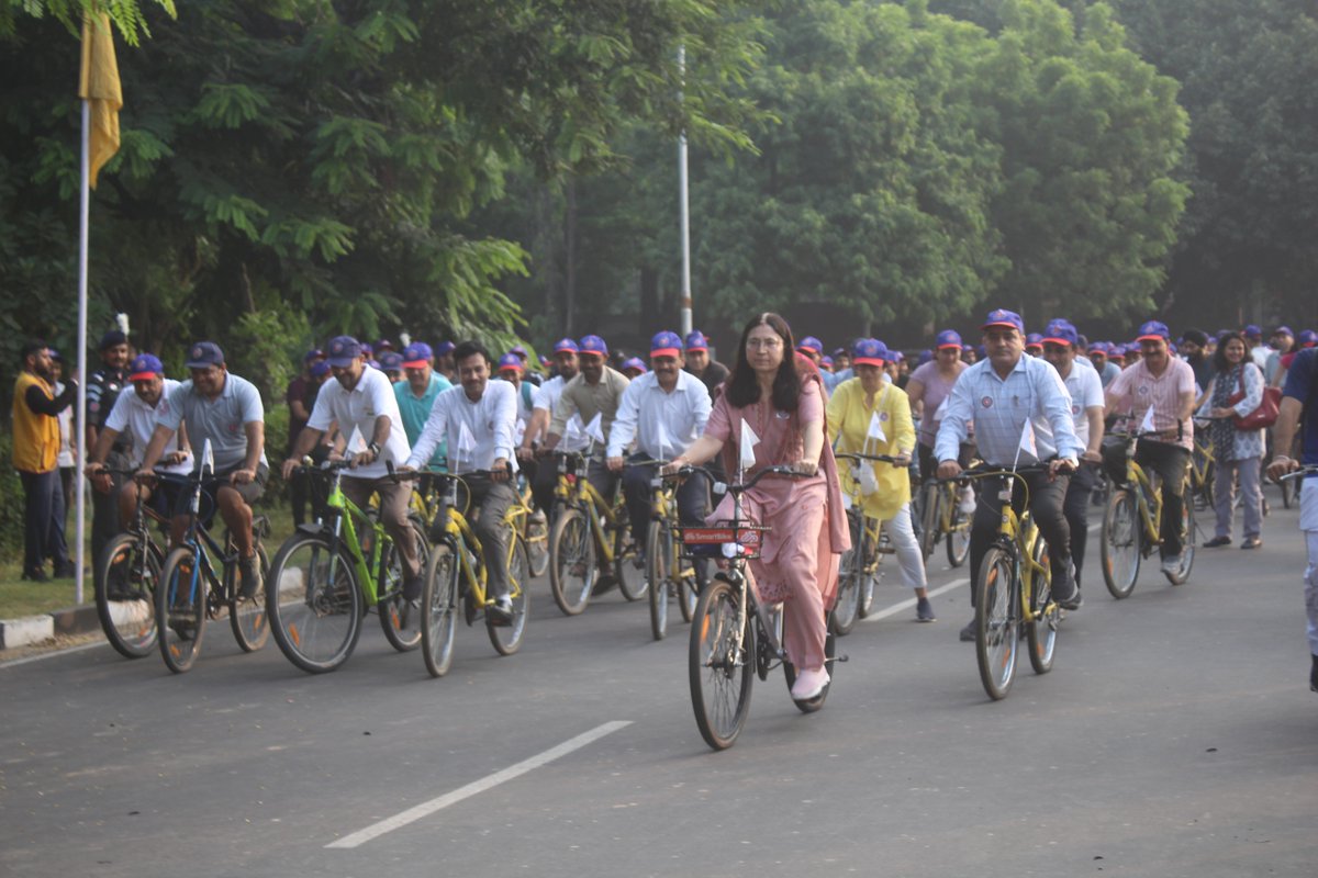 OfficialPU's tweet photo. NSS,PU organized a cycle rally as per the call of Dept. of Youth Affairs, Govt.of India&amp; subsequent direction of State NSS cell, UT Chd.  organized under the leadership of Dr. Parveen Goyal, Prog.Coordinator, NSS,PU. Rally with 250 volunteers flagged off by Prof. Renu Vig, VC, PU https://t.co/QrDmuo6KJ2