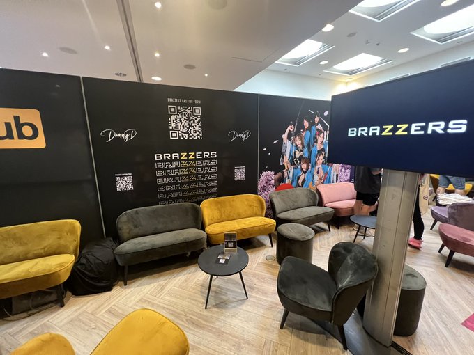 Pop By @Brazzers at @XBIZ Amsterdam 👀 https://t.co/FhC8r4blex<a class="tags" href="/tag/brazzers">@brazzers</a><a class="tags" href="/tag/xbiz">@xbiz</a>