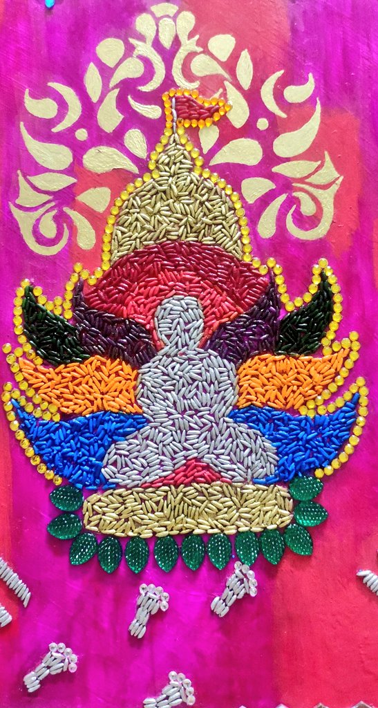 Jainismrevival's tweet image. A 1st attempt at making a Gahuli (rice art)/Mandvo on board so it can be used on a long term. Very difficult &amp;amp; time consuming to stick the rice but managed 🙏🏼

Peaceful &amp;amp; Spiritual #Paryushan2023 to all #Jains 🙏🏼
