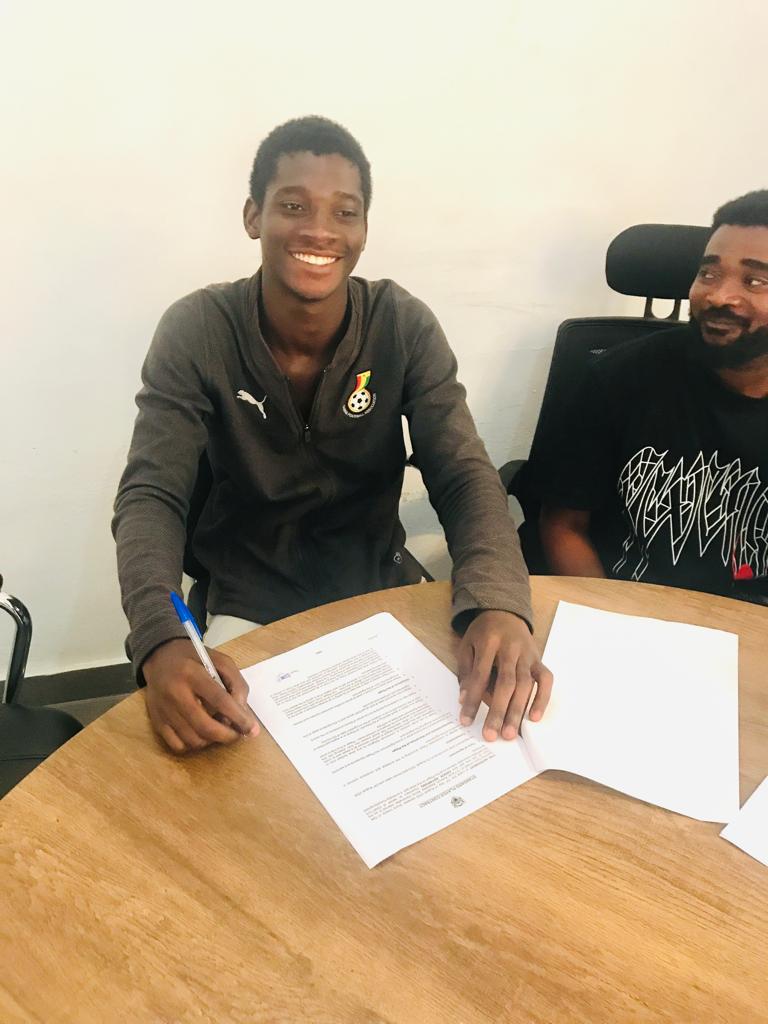 centuryscgh's tweet photo. Ignatus Agyapong, our goalkeeper has signed a 3-year contract with @HeartsOfOakGH, one of Ghana’s big and oldest football club.
We pray that this new experience will help you grow into one of the world's top goalkeepers.
Proud of you "Dbee."
#CenturySC
#MastersOfTheField https://t.co/xTf860n1ih