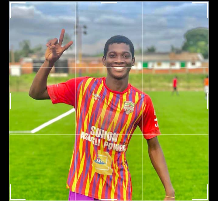 centuryscgh's tweet photo. Ignatus Agyapong, our goalkeeper has signed a 3-year contract with @HeartsOfOakGH, one of Ghana’s big and oldest football club.
We pray that this new experience will help you grow into one of the world's top goalkeepers.
Proud of you "Dbee."
#CenturySC
#MastersOfTheField https://t.co/xTf860n1ih