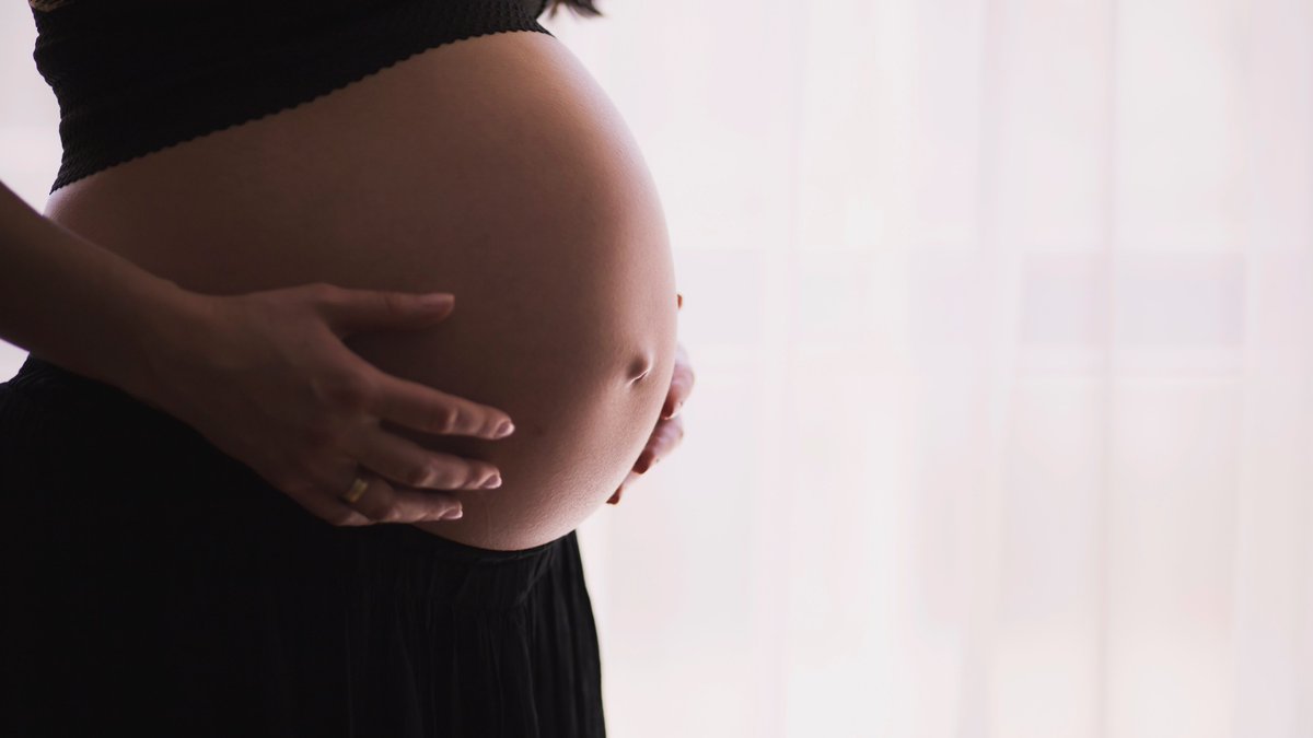 Oxford_NDPH's tweet photo. ‘With the political will and where we are in 2023 we could absolutely achieve these goals by 2030.’

Professor Marian Knight, Director of @NPEU_Oxford, shares her opinion on a new analysis that suggests the lives of two million mothers and babies could be saved by 2030 with just seven simple medical interventions. 👩‍🍼

Read the article 👉 https://t.co/PoMZ8S0xjz
@Marianfknight @mbrrace