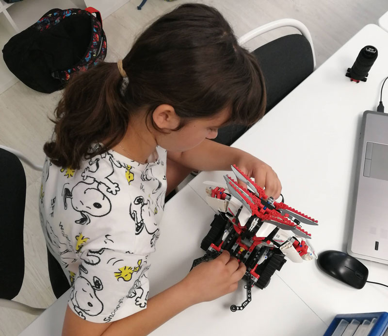 codelearn_cat's tweet image. 7 beneficis de la robòtica educativa que contribueixen directament en el desenvolupament integral de l’infant: codelearn.cat/blog/beneficis… #educació