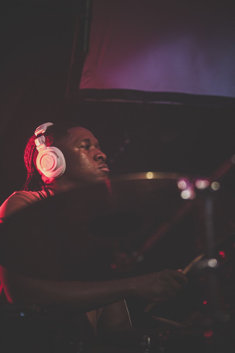 Royal 2000 tweet media