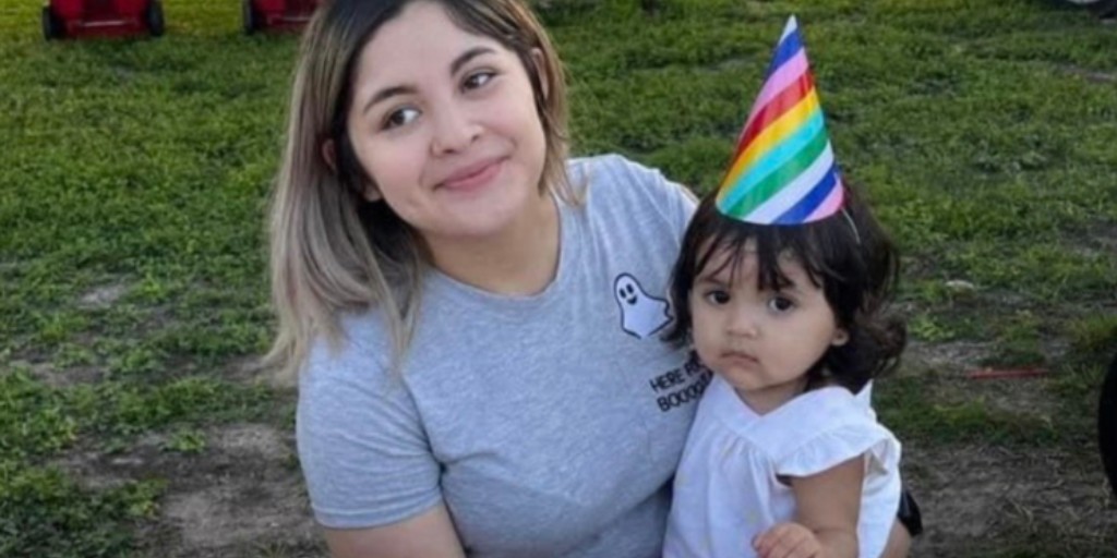 JohnTFloodLLP's tweet image. A family mourns the loss of a 19-year-old mother killed in a #WrongWay #crash while her 1-year-old remains in the #ICU: bit.ly/465NW5F #FatalCrash #WrongWayDriver