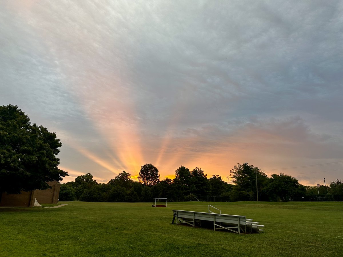 gghoward_'s tweet photo. 🎶It’s a beautiful morning 🎶 walking into @CrosbyMiddle !! #ThePlaceToBe #WeAreJCPS https://t.co/Gjt2FSpgwI