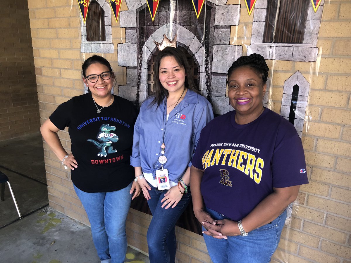 barnesriley6's tweet photo. It is that time for the students at Black Elementary to begin making plans for college.  Staff members are eager to begin discussing colleges with their students. https://t.co/CjLJb3sikN