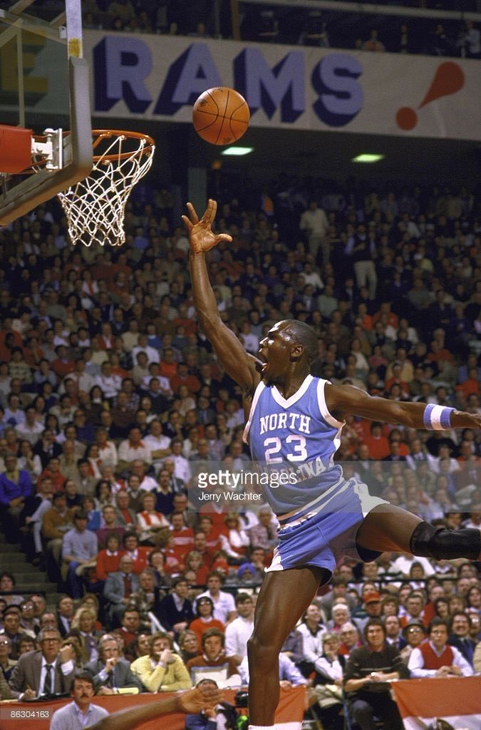 Diddy4UNC's tweet photo. @RGIII @DrakeMaye2 @UNCFootball Who did it better? https://t.co/5rRFYQSwYF
