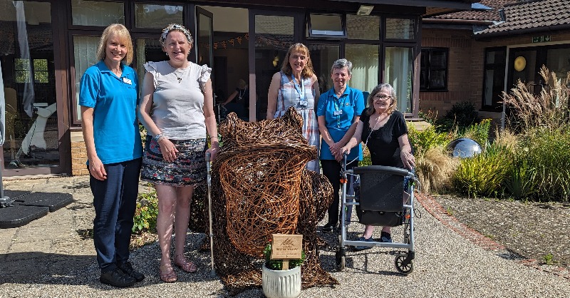 Exciting news! Our resident toad is back in the Taunton Hospice gardens after a much-needed makeover, thanks to the kind folks at #CoatesEnglishWillow. 🐸🌻 Big thanks to their team for giving our toad a fresh look! #TauntonHospice