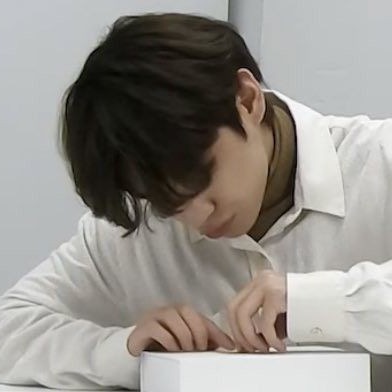 kookvfess's tweet image. [kvf]

"udah tau salahnya              "ndak... ☹️"
dimana?"