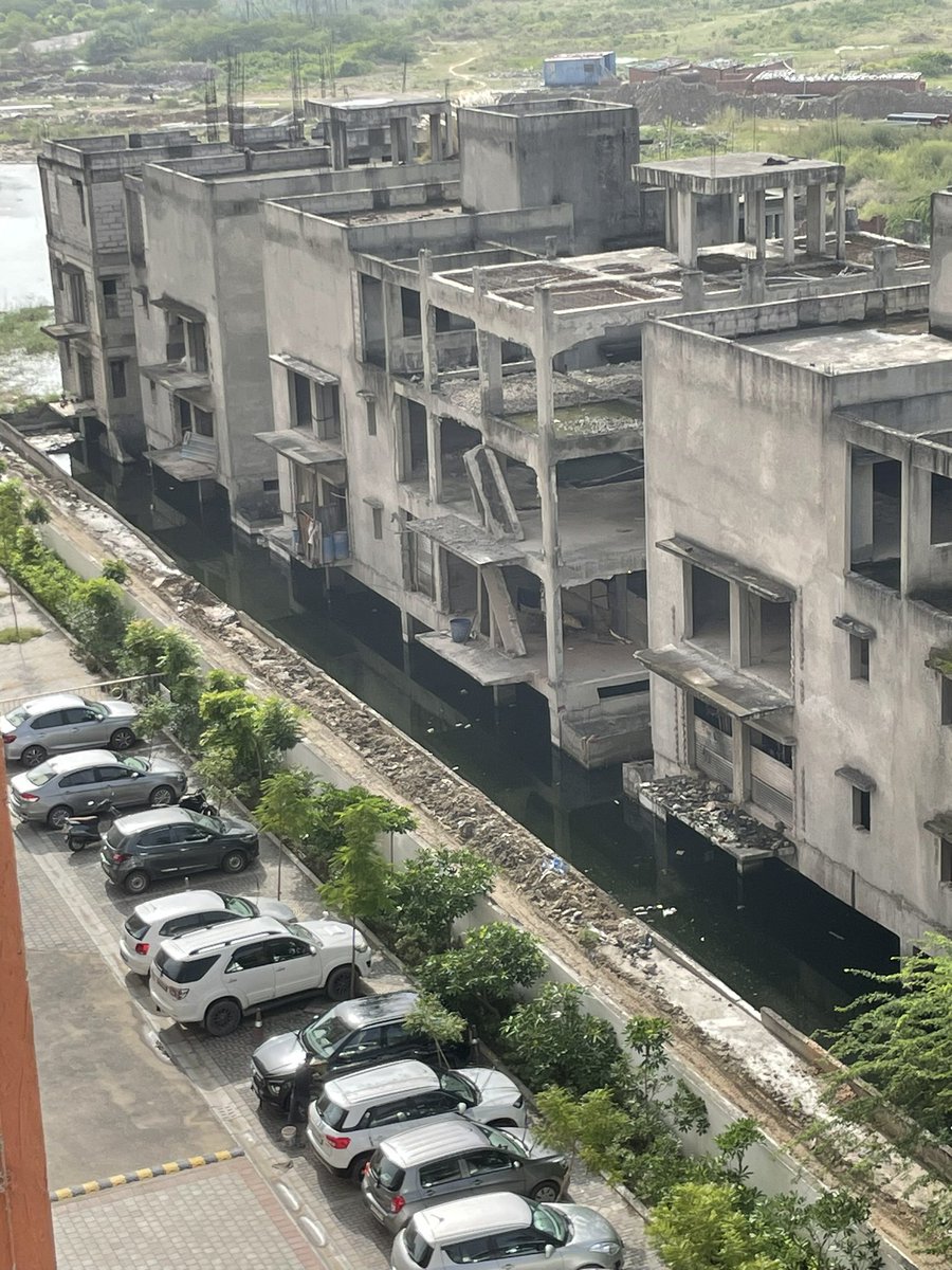 mohit__nain's tweet photo. @anilvijminister @OfficialGMDA This is BPTP Amstoria Society in sector 102. This the reason of increasing dengue cases in nearby areas. Multiple cases of dengue are reported. Request to take action for the same. https://t.co/UsDY5LZMiR