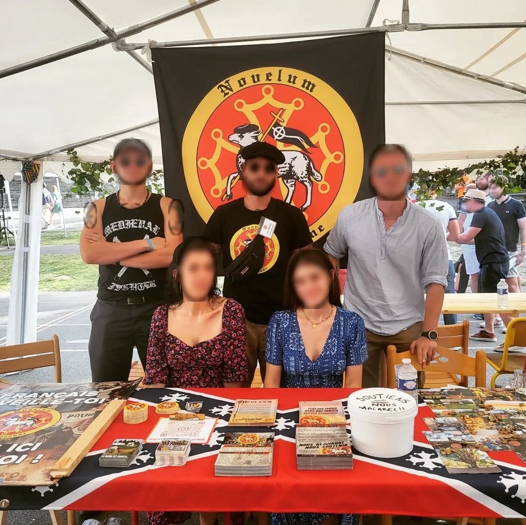 Notre stand à l'université d'été d'@academiachristiana . Une semaine de formation, de spiritualité, de sport et de moments fraternels entre jeunes européens rêvant d'un même idéal. Rendez-vous aux prochains événements d'académia christiana