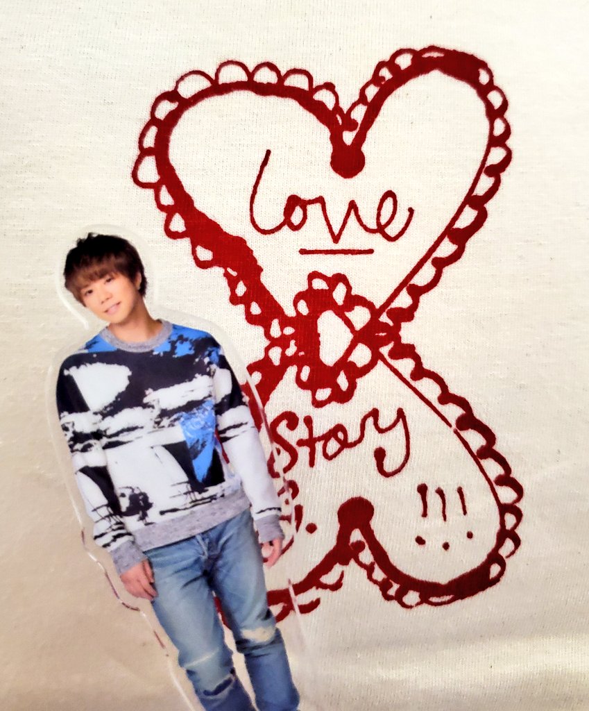 daikota1018's tweet photo. #KITAYAMADOU
みっくんが最後メッセージ動画で
着ていたTシャツ届いてた♡
オソロの物いーっぱい持ってるけど
もったいなくていつも着れないの😂
みっくんと同じの持ってるって
だけで幸せだからいいんだぁ♡笑
みっくん大大大好き♡
❤みっくんのお誕生日まであと5日❤
#北山宏光 #北山くん https://t.co/nRilW8GASk