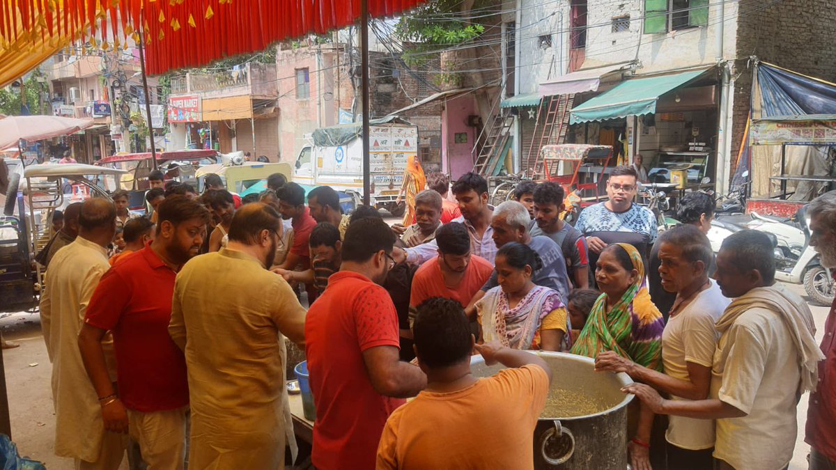 BubbyBhaiBJP's tweet photo. सदर बाज़ार विधानसभा के अंतर्गत किशनगंज वार्ड में आज शिव शक्ति कांवड़ चन्द्र शेखर आज़ाद कॉलोनी के युवाओ के द्वारा भगवान श्री कृष्ण जी के छठ उत्सव के अवसर पर भंडारे का वितरण किया 
मैंने साथियों सहित जाकर भंडारा वितरण किया 

@drharshvardhan 
@BJP4Delhi 
@Virend_Sachdeva https://t.co/fuaxzB3dBd