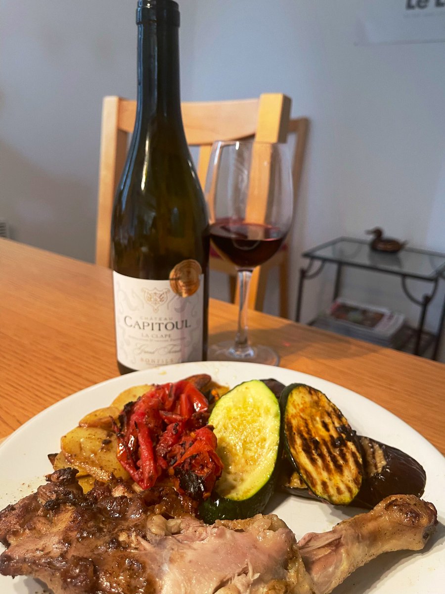 joukesp's tweet photo. #OffToFrance #TuesdayLunch #ChickenLeg #GrilledZucchiniEggplantTomato #BakedPotatoes
Another Quick & Simple.
Bio chicken leg. grilled (overripe) tomatoes, zucchini, eggplant & baked potatoes!
2+1 free Capitoul, AOP La Clape, @ 4,40€! Best QPR ever!
Amazing for it’s price.
85-87 https://t.co/uInliM8JWh