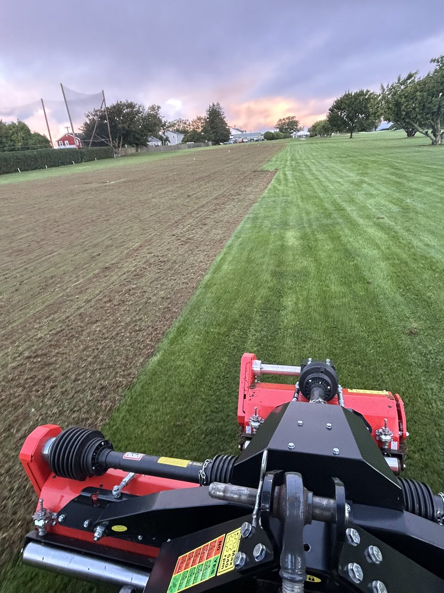 Jrustad7R's tweet photo. Triple V’s doing there thing!  @wiedenmannusa   Thatching fairways @supergvcc2000 https://t.co/ZEiVgwRA2j