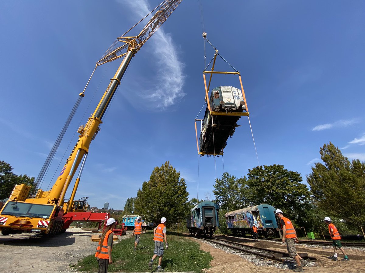 CMilankovic's tweet photo. Die Waggons des Projekts Bauzug #3YG in #Stuttgart bekommen nach langem hin und her einen neuen Standort und machen dem Städtebau Platz. #Bahn https://t.co/OoepY0aNgS