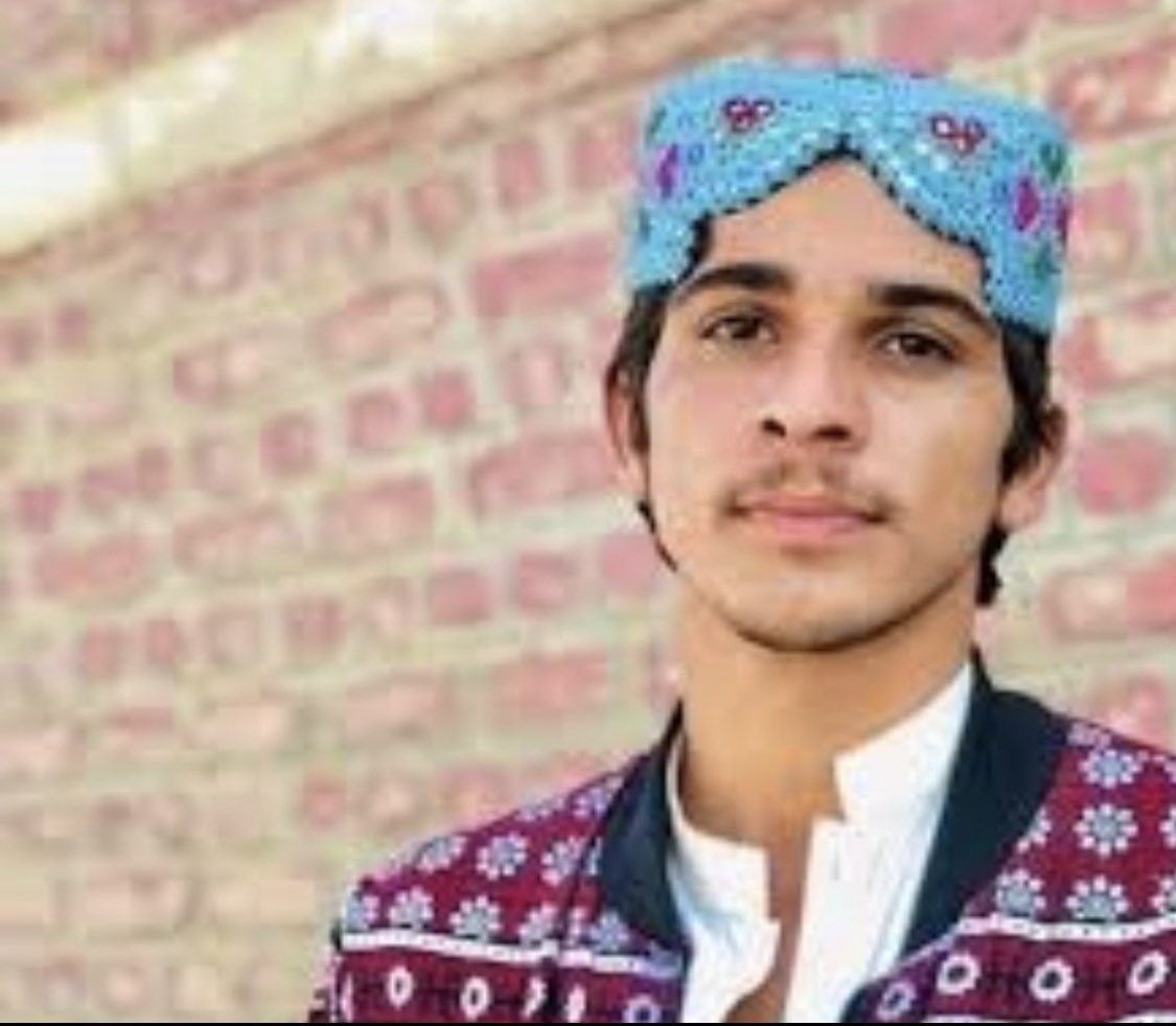 KhalilChandio's tweet photo. افضل جيئي سنڌ ۾ ھجڻ ڪري شھيد ٿيو ڀلا ذولفقارعلي ڀٽو،  بينظير ، مرتضي ڀٽو، شاھنواز ڀٽو، نظير عباسي 12 مئي سميت ھزارين سنڌين کي ڪنھن مارايو؟ افضل ٻار ھو ان کي استعمال ڪيو ويو ڀلا بشير قريشي ته ٻار  ڪونه ھو.

 ونگار وھندي ڪجھ شرم ڪيو. https://t.co/YOAwAnlPDG