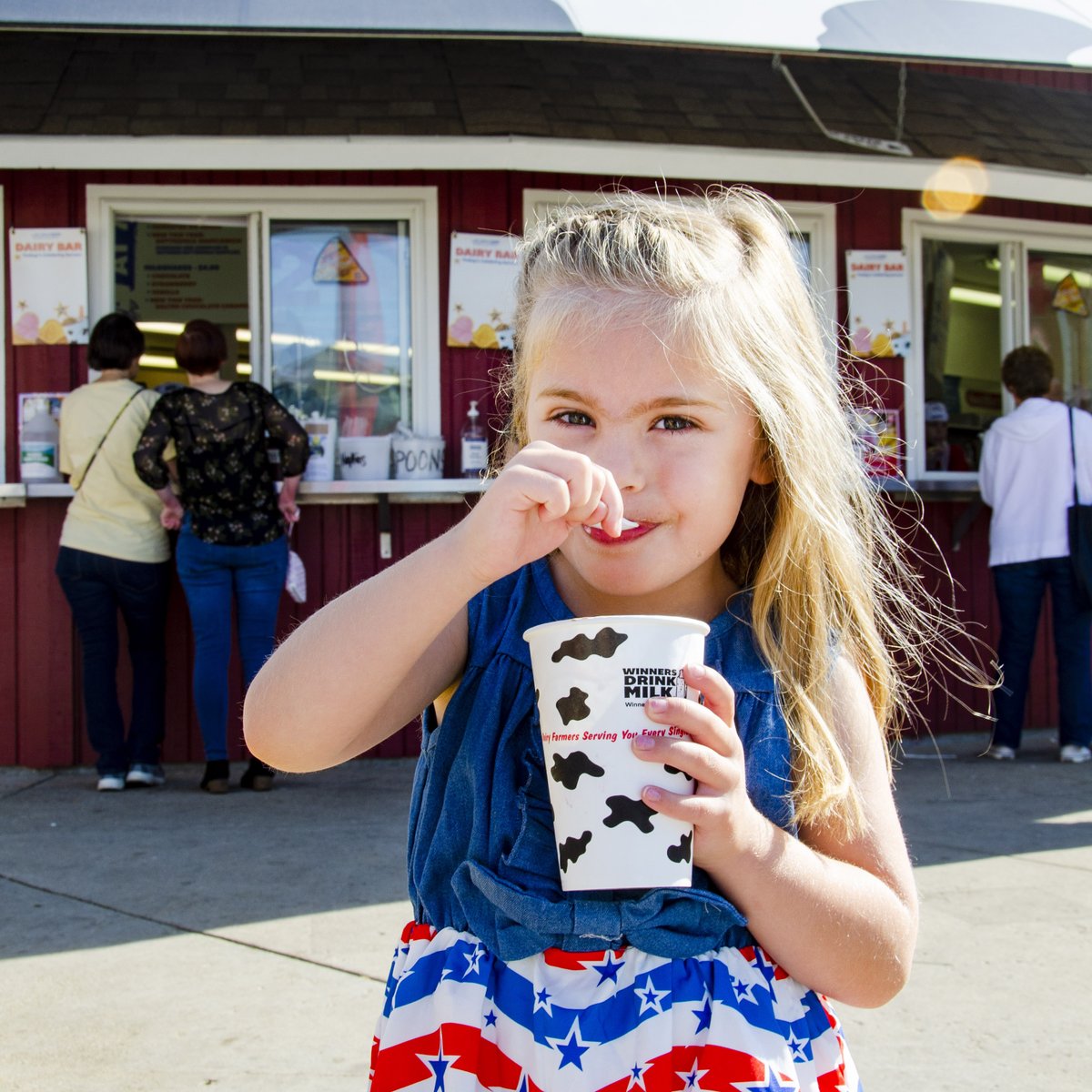 On this National Chocolate Milkshake Day we salute our beloved Dairy Bar! This year fairgoers bought more than 62,000 milkshakes from @INDairy 💪