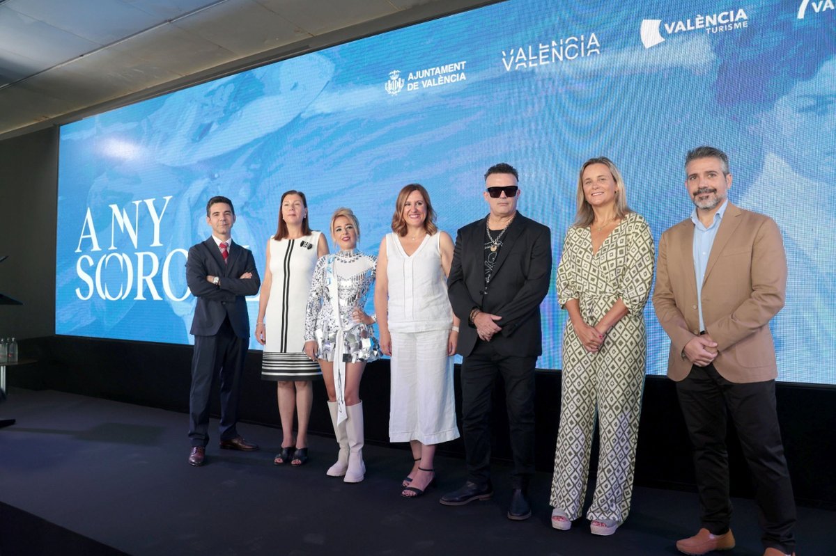 AjuntamentVLC's tweet photo. 🎖️ Anunciem la proposta de nomenament de Blanca Pons-Sorolla, besneta del mestre de la llum, com a Filla Adoptiva de #València, en la presentació del vídeo 'Todo es luz' de @Valenciaturismo, protagonitzat per @SSocialOficial, amb motiu de l'#AnySorolla🌊
🔗https://t.co/8hQNR2cfw1 https://t.co/2HqtgMhcqd
