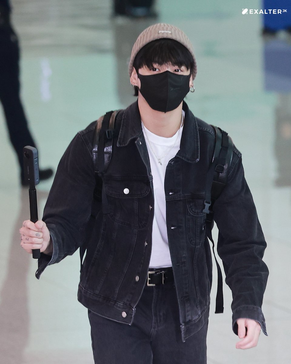 exalter_jk's tweet photo. [09.12.2023] 정국 출국

정구기 너무 기엽다 ૮₍˃̵֊ ˂̵ ₎ა
슈가형이가 고등학교 때랑 똑같이 생겼대 ㅋㅋㅋ
잘 다녀와 울 정구기 💜🐰

#JUNGKOOK #정국출국 #exalterjk #230912 https://t.co/nYiTyje8GK