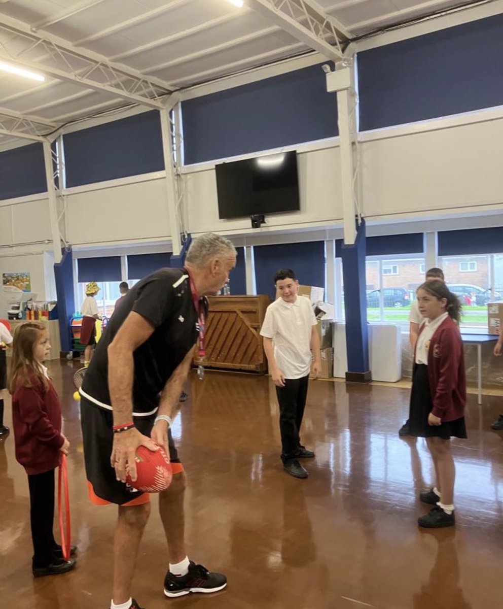 StJuliansPri's tweet photo. Great to have Newport Live join us in Breakfast Club this morning to kick start the ‘Shake &amp; Wake’ programme. Diolch! @nlsportsdev 🏃🏻‍♀️ ⛹🏻‍♂️ https://t.co/N8s6lXQdb1