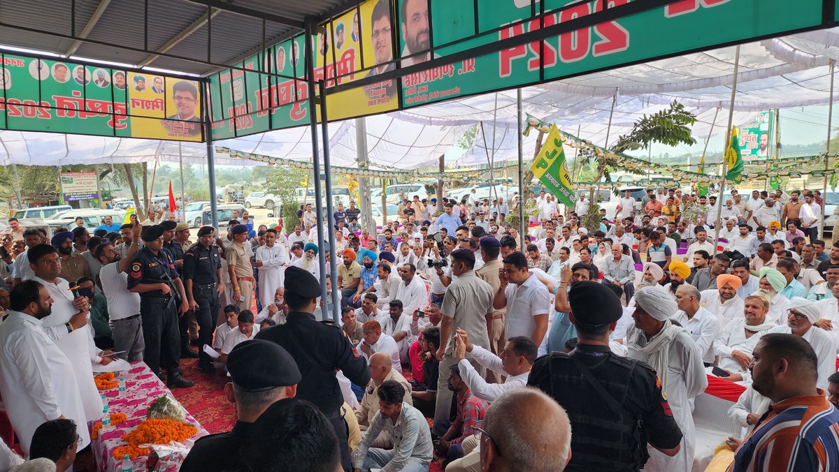 Dchautala's tweet photo. आज पेहोवा एवं चीका में विभिन्न सामाजिक कार्यक्रमों में हिस्सा लिया। मंडी में किसानों किसानों एवं आढ़तियों से भेंट की और मंडी व्यवस्था का जायजा लिया। इसके अलावा कुछ स्थानों पर जनसभाओं को भी संबोधित किया 1/3 https://t.co/iWZzwsKYEE