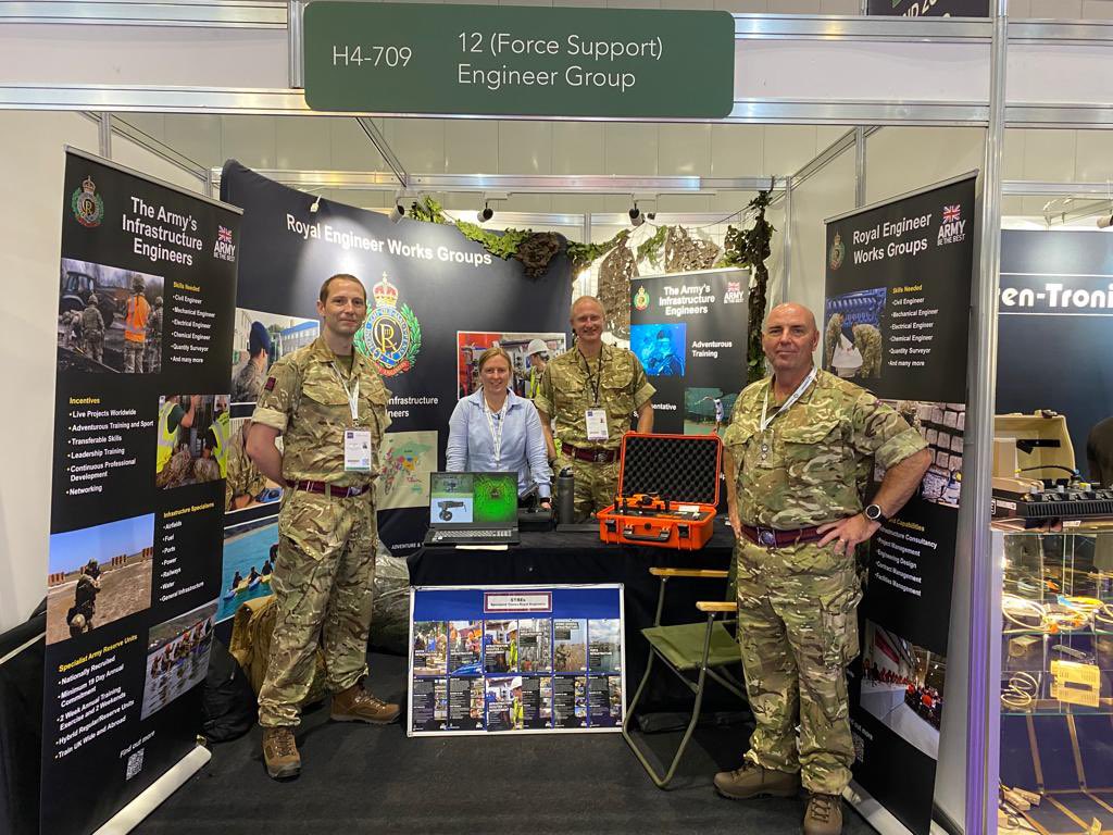 The @170_Engineers team at #DSEI23 loads of interest from industry deep specialists looking at being a Sapper! 💪