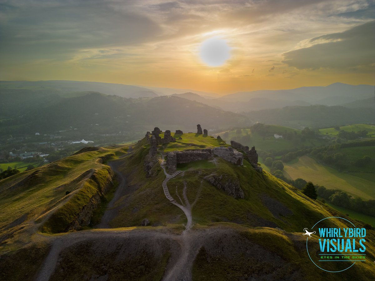 WhirlybirdV's tweet photo. The setting sun at Castell Dinas Brân  #wales #castle #northwales #denbighshire #castelldinasbran #llangollen #visitwales #uavhub #dronephotography #drones #dronevideography #dronevideographer #MrMVP #theuavhub #uavhub_feature_me  #dji #sunsetlovers #sunset #sunsetphotography https://t.co/3CzaJUj3ty