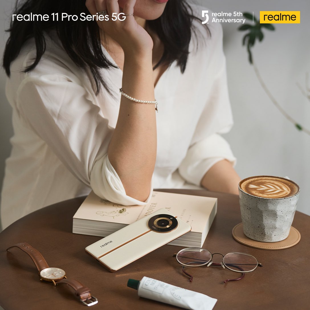 realmeSaudi's tweet photo. احصل على جوال realme 11 Pro Series بتصميم رائع وكاميرا 200 MP لالتقاط صور مدهشة، ولا تنسى الشحن السريع الذي يجعل تجربتك في الاستخدام أكثر سرعة وكفاءة.
#realme #realmeSaudi #realme11ProSeries https://t.co/t89eODGDUf