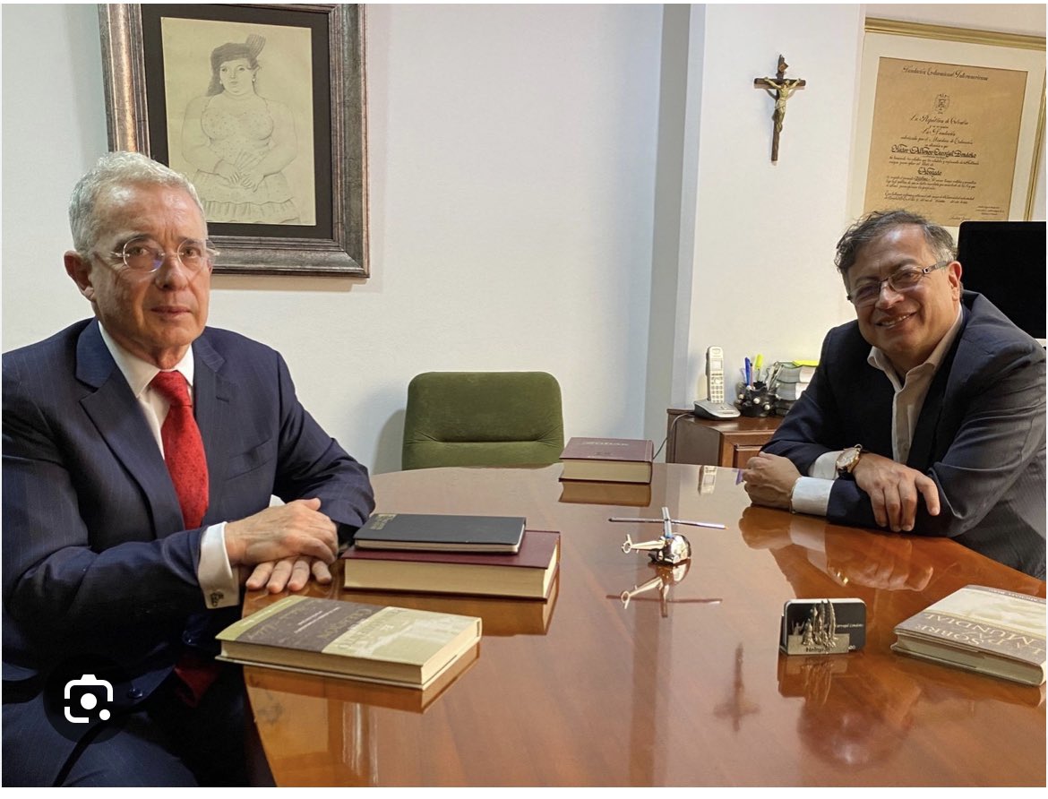 carlyfor's tweet photo. Aquí con el papá de los pollitos, duélale a quien le duela https://t.co/vygnkdm1p1