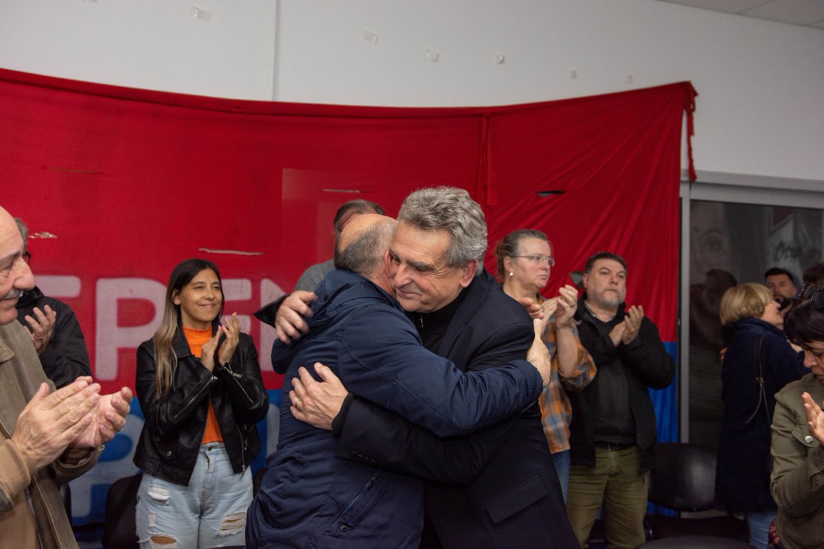 FGBuenosAires's tweet photo. para organizar la nueva etapa de la campaña de @unionxlapatria

🤝 Sin ninguna duda, el proyecto político que encabezan @SergioMassa y @Kicillofok es el que representa más y mejores derechos para todxs. 

En cada rincón de nuestra Provincia, poniendo el cuerpo a las ideas 🙌 https://t.co/16pddR1kZ7